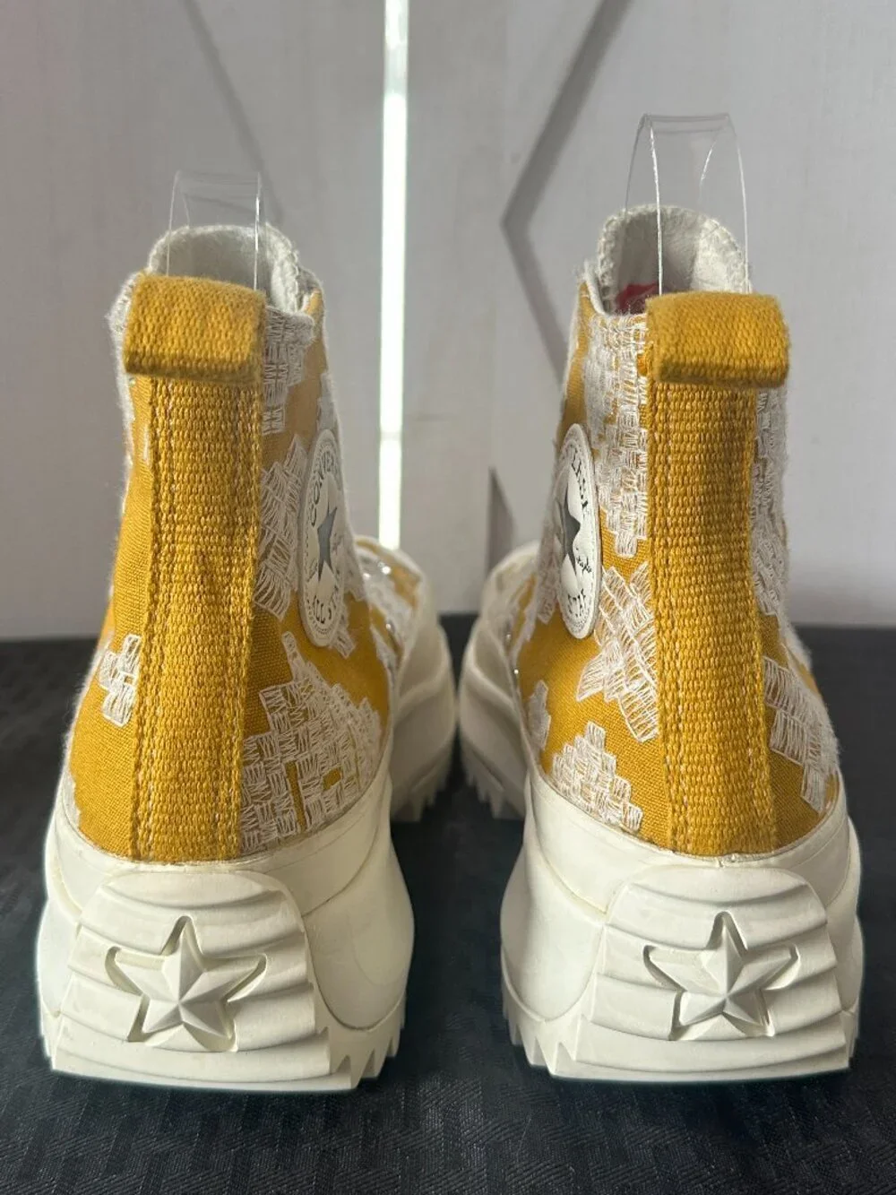 Converse Run Star Hike High Top Embroidered Sneakers Women’s 7 Men’s 5.5